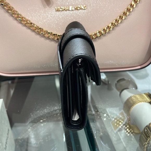 MICHAEL KORS CARMEN MEDIUM LOGO AND FAUX LEATHER WALLET BLACK
NWT - Picture 15 of 16